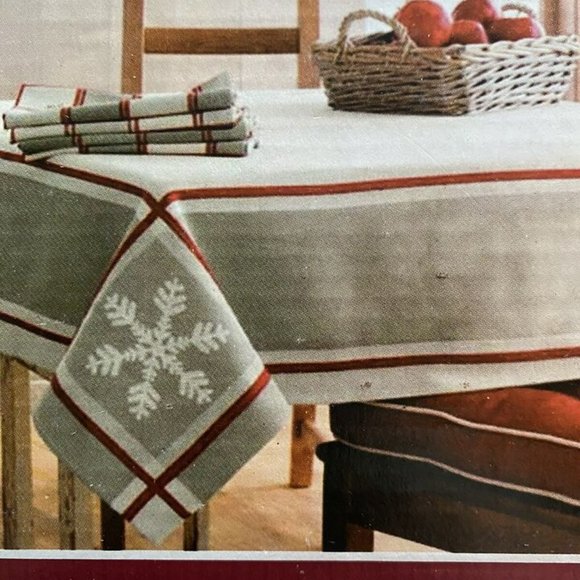 TARGET BIRCHWOOD CHALET HOLIDAY OBLONG TABLECLOTH (60" x 120") NEW - Picture 3 of 3